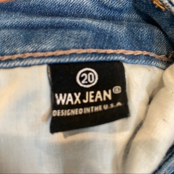 Plus Size Medium Wash Denim Jeans - Picture 4 of 5